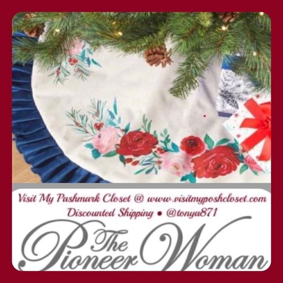 🦋 NEW Pioneer Woman Blue Ruffle & Red Roses Christmas Tree Skirt, 48" - Picture 1 of 6